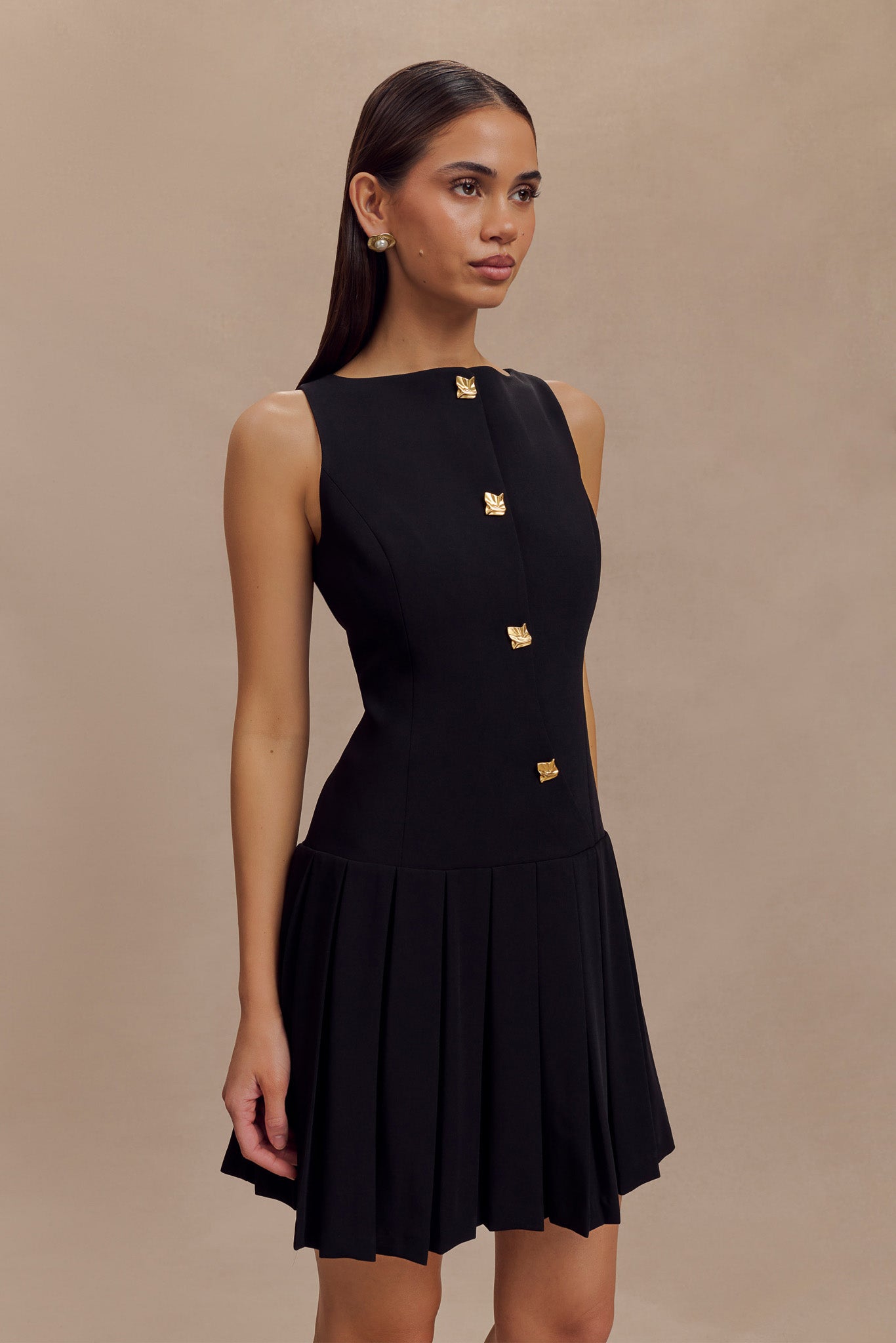 Sleeveless Pleated Mini Dress - Black